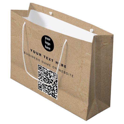 Rustikales Kraft Braun QR-Code Geschäftslogo Große Geschenktüte (Vorderseite Schrägansicht)