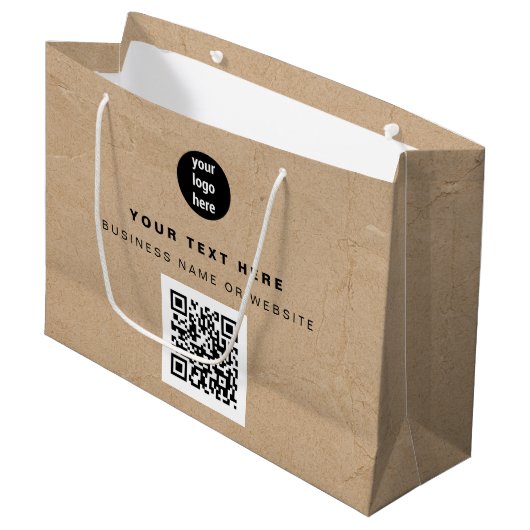 Rustikales Kraft Brown QR Code Business Logo Große Geschenktüte (Vorderseite Schrägansicht)