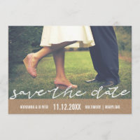 Rustikales Kraftpapier Save the Date Typografie-Fo