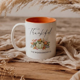 Rustikales Kürbis-Familienname Thanksgiving Zweifarbige Tasse