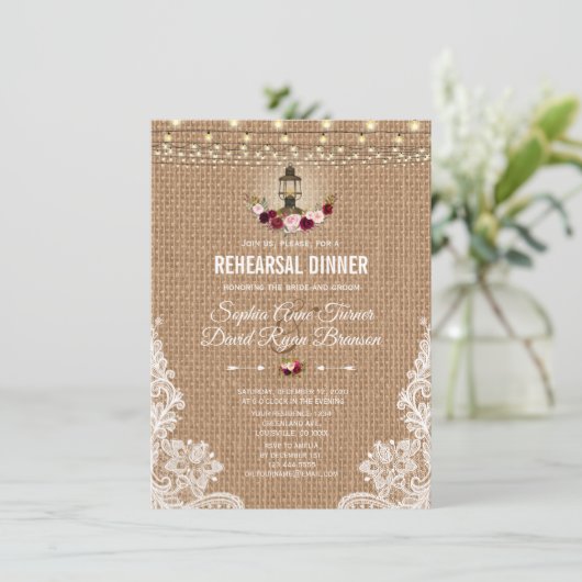 Rustikales Lace Burlap String Lights Probe Dinner Einladung (Stehend Vorderseite)