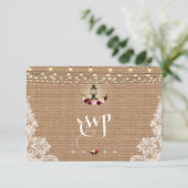 Rustikales Lace Burlap String Lights Wedding RSVP Karte (Stehend Vorderseite)
