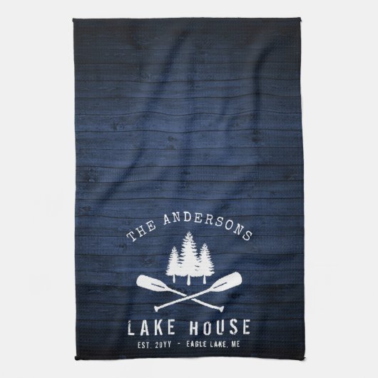 Rustikales Lake House Boat Oars Trees Blue Wood Pr Geschirrtuch (Vertikal)