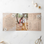 Rustikales Land Burlap Lace Elfenbeinblumenhochzei Dreifach Gefaltete Einladung (Innenseite)