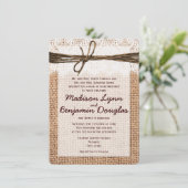 Rustikales Land Burlap Print Wedding Einladungen (Stehend Vorderseite)