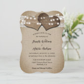 Rustikales Land Burlap- und Hochzeitseinladen Einladung (Stehend Vorderseite)