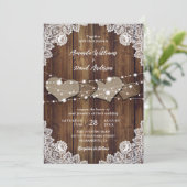 Rustikales Land Burlap- und Hochzeitseinladen Einladung (Stehend Vorderseite)