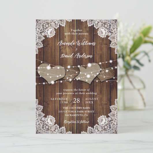 Rustikales Land Burlap- und Hochzeitseinladen Einladung (Stehend Vorderseite)