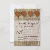 Rustikales Land Holz Herz Burlap Wedding RSVP (Vorderseite)