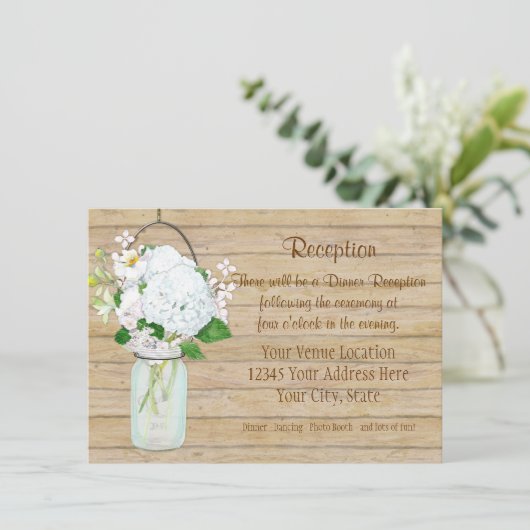 Rustikales Land Mason Jar Blume White Hydrangeas Einladung (Stehend Vorderseite)
