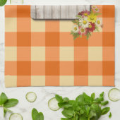 Rustikales Land Monogramm Familienname Orangenging Geschirrtuch (Gefaltet)