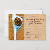 Rustikales Land Pinecone Wedding RSVP Karten (Vorderseite)
