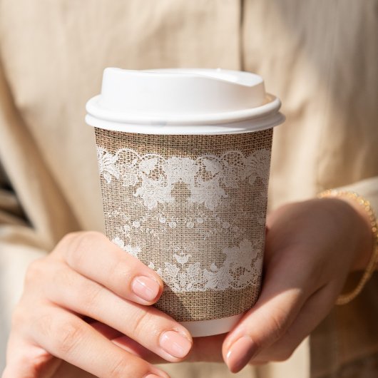 Rustikales Land Vintager Beige-Einbruch und weiße Pappbecher