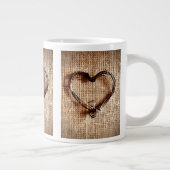 Rustikales Landweinherz auf Burlap Printwerbung Jumbo-Tasse (Rechts)
