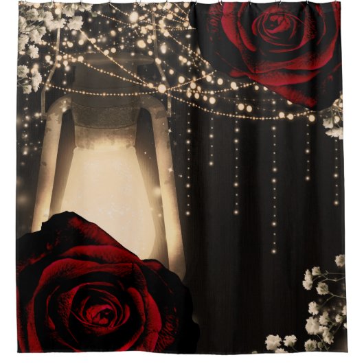 Rustikales Laternenlicht und dunkle Rote Rosen Blu Duschvorhang (Vorderseite)