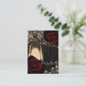 Rustikales Laternenlicht und dunkle Rote Rosen Blu Visitenkarte (Stehend Vorderseite)