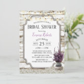 Rustikales Lavender Floral Jar Barn Brautparty Einladung (Stehend Vorderseite)