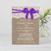 Rustikales Lila Bow, Burlap & Lace Brautparty Einladung (Stehend Vorderseite)
