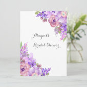 Rustikales lila lila Blumen-Brautparty Einladung (Stehend Vorderseite)