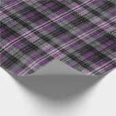 Rustikales lila schwarzes Tartan-Muster Geschenkpapier (Ecke)