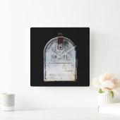 Rustikales Mailbox-Portrait Quadratische Wanduhr (Zuhause)