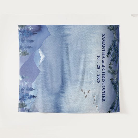 Rustikales Misty Pine Forest Wedding Foto Hintergr Wandteppich (Vorderseite (Horizontal))