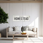 Rustikales modernes Bauernhaus Haus Long Leinwanddruck<br><div class="desc">Entspannen Sie in unserem Wohnzimmer mit unserem exquisiten Wall Leinwand Art Homestead Sign, wo zeitloser Charme und moderne Bauernästhetik aufeinander treffen. Dieses Kunstwerk verbindet mühelos rustikale Eleganz mit einem industriellen Vorsprung, mit einem zerrissenen und bedrängten Hintergrund aus weißem Imitat, der durch das Zerkleinern von Farben und verwitterten Texturen ein geschichtliches...</div>