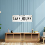 Rustikales, modernes Industriehaus Lange Leinwanddruck<br><div class="desc">Entspannen Sie in unserem Wohnbereich mit unserem exquisiten, gedehnten Schild mit der Leinwand, dem industriellen Bauernhaus, wo zeitloser Charme und moderne Bauernästhetik aufeinander treffen. Dieses Kunstwerk verbindet mühelos rustikale Eleganz mit einem industriellen Vorsprung, mit einem zerrissenen und bedrängten Hintergrund aus weißem Imitat, der durch das Zerkleinern von Farben und verwitterten...</div>