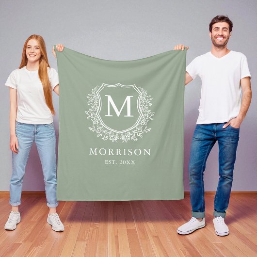 Rustikales Monogram Sage Green Wappen Neuauflage H Fleecedecke