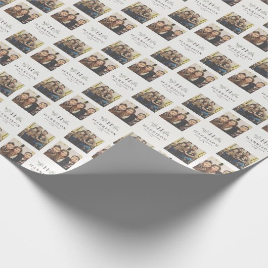 Rustikales Monogramm personalisiertes Foto Geschenkpapier (Ecke)
