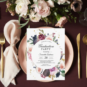 Rustikales Moody Burgundy Floral & Berry Abschluss Einladung