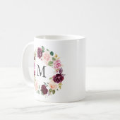 Rustikales Moody Floral Wreath Monogramm Kaffeetasse (Vorderseite Links)