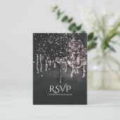 Rustikales Nachtmosse Tree Lights Wedding RSVP Einladungspostkarte (Stehend Vorderseite)