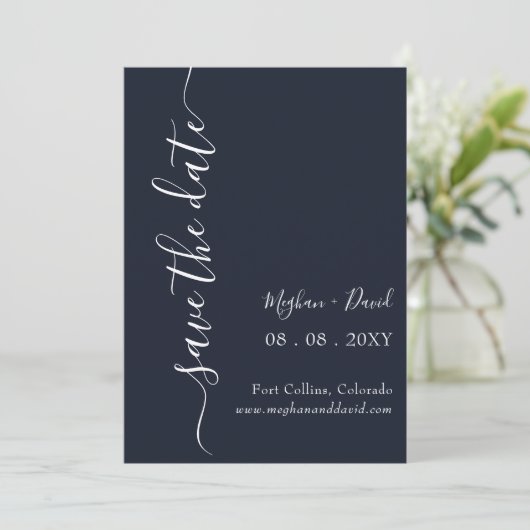 Rustikales Navy Blue Elegant Modernes Save the Dat Date (Stehend Vorderseite)