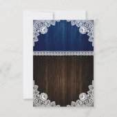 Rustikales Navy Blue Wood Burlap Lace Wedding RSVP Karte (Rückseite)