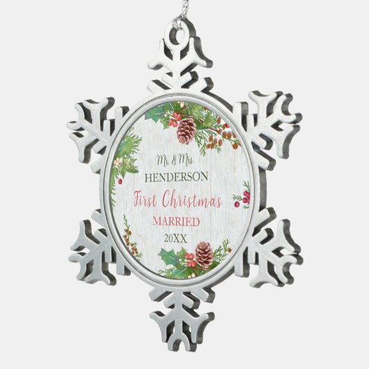 Rustikales Newlyweds 1. Weihnachtsmeilenstein Schneeflocken Zinn-Ornament (Rechts)