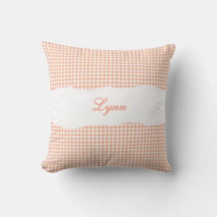 Rustikales orangefarbenes Gingham mit personalisie Kissen