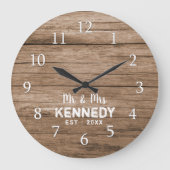 Rustikales Palettenholz Mr. und Mrs. Wedding Große Wanduhr (Vorderseite)