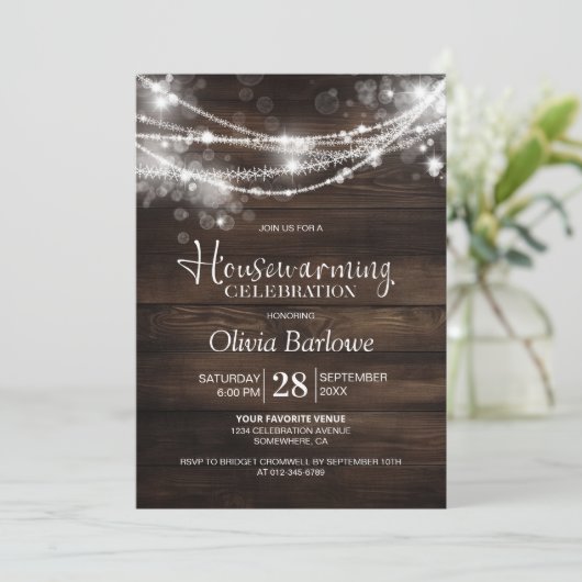 Rustikales Party für Holzstring Lights Housewarmin Einladung (Stehend Vorderseite)
