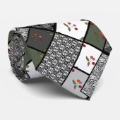 Rustikales Patchwork-Muster aus Grauoliven Krawatte (Gerollt)