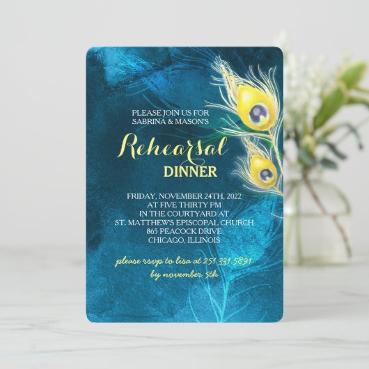 Rustikales Pfauenhochzeitessen Probe Dinner Einladung (Stehend Vorderseite)