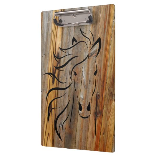 Rustikales Pferd auf Holzkletterwand Klemmbrett (Links)