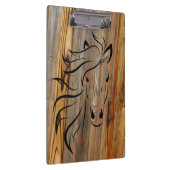 Rustikales Pferd auf Holzkletterwand Klemmbrett (Rechts)