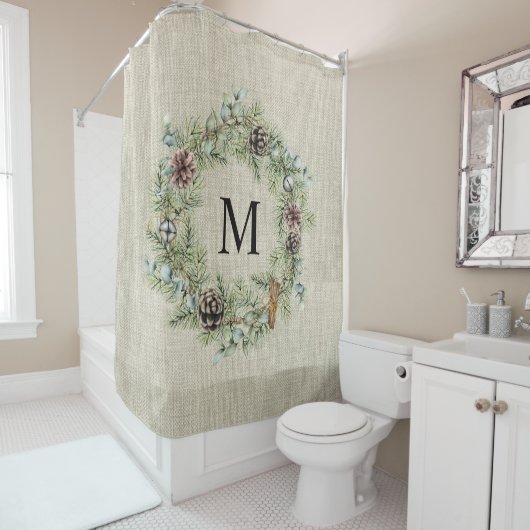 Rustikales Pine Cone Kranz Mit Monogramm Bauernhof Duschvorhang (Beispiel)