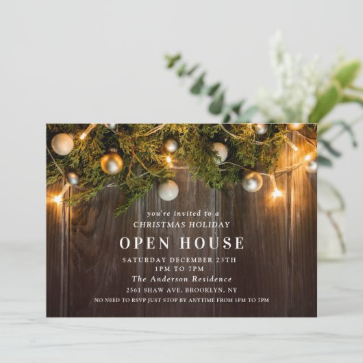 Rustikales Pine Cones Christmas Open House Einladung (Stehend Vorderseite)