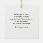 Rustikales Pine Cones Happy Weihnachten Keramikornament (Rückseite)