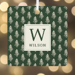 Rustikales Pine Trees Monogram Weihnachtsgebäck Fo Ornament Aus Metall<br><div class="desc">Individuell gestaltete Weihnachtsschmuck mit rustikalen,  handgezeichneten Waldgrün und beigen Pinienbäumen mit personalisiertem Familiennamen und Foto.</div>