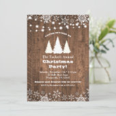 Rustikales Pine Trees & String Lights Weihnachtsfe Einladung (Stehend Vorderseite)