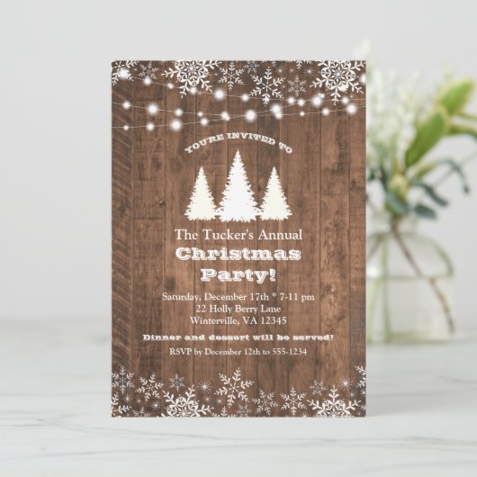 Rustikales Pine Trees & String Lights Weihnachtsfe Einladung (Stehend Vorderseite)