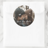 Rustikales Pinselskript Hochzeitsschreiben speiche Runder Aufkleber (Tasche)